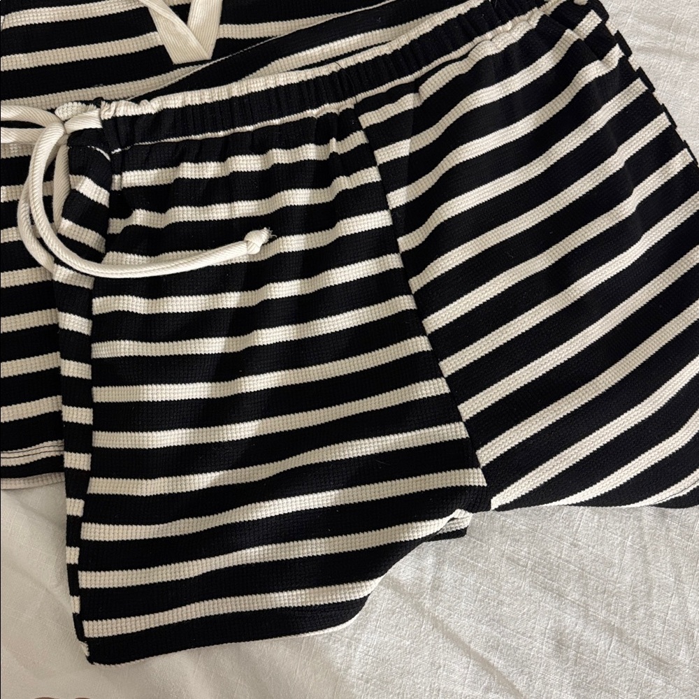 Striped Sleeveless Top and Skort Set - Picture 2 of 3